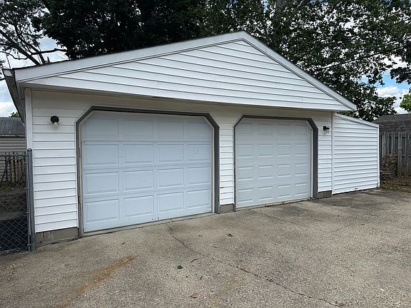 2nd image of 2537 Lafayette Dr