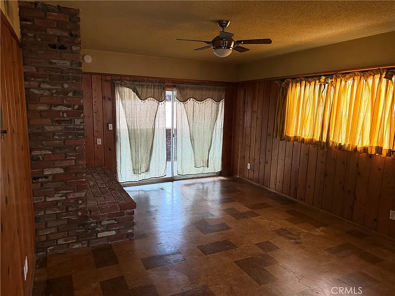 944 N Primrose Ave — Photo 3
