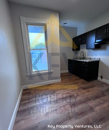 3rd image of 1016 Lake Ave #2