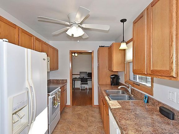 3rd image of 557 14th St SE