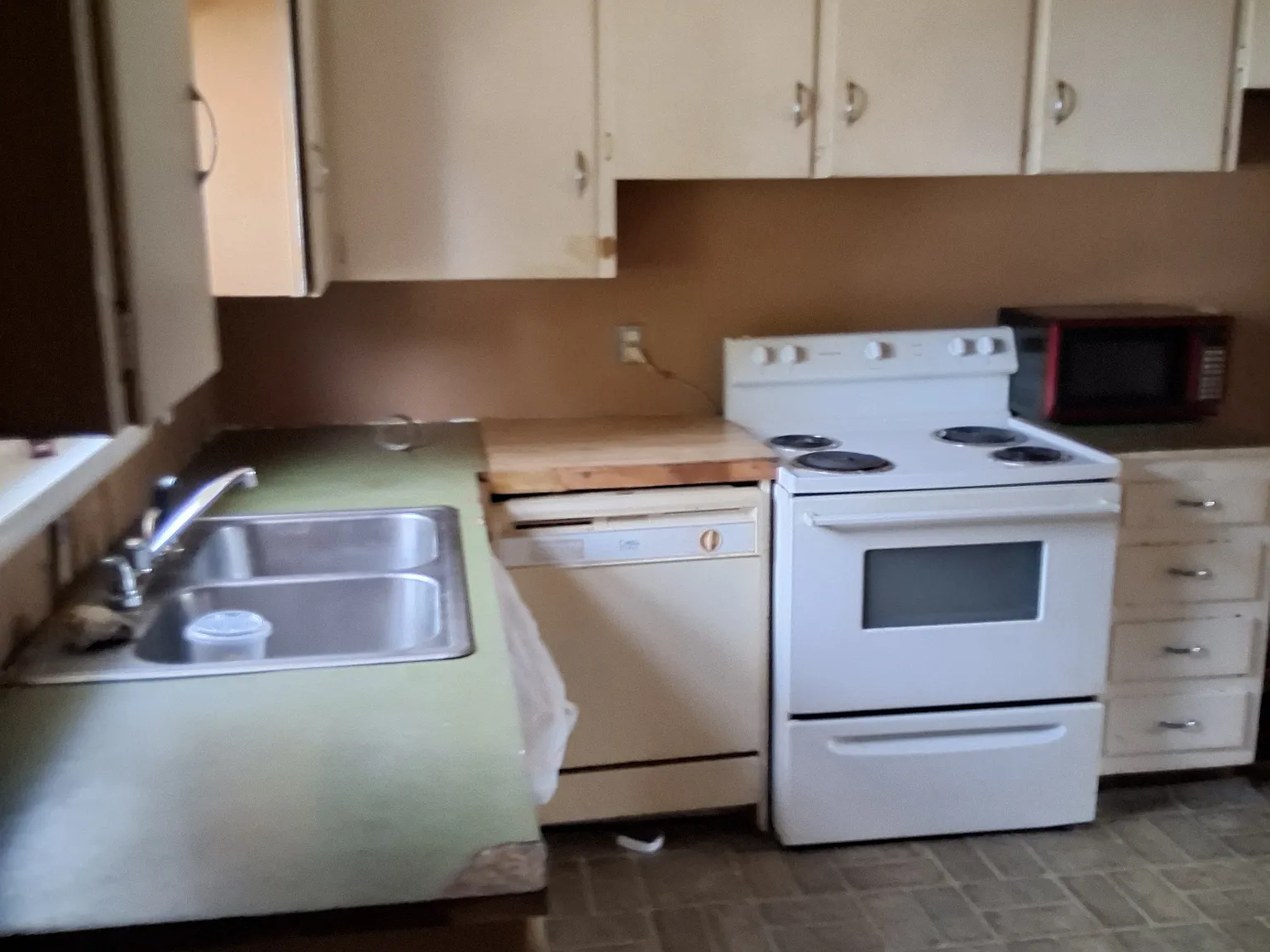 3 bed, 888 sqft, $1,100 — Photo 4
