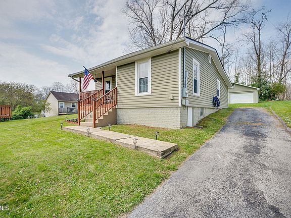3rd image of 1105 Miller St