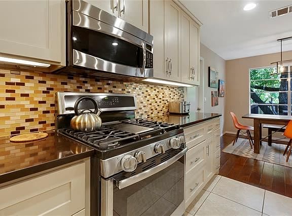 4th image of 4107 Balcones Woods Dr