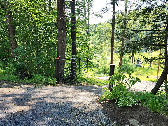 5th image of 810 Creek Rd