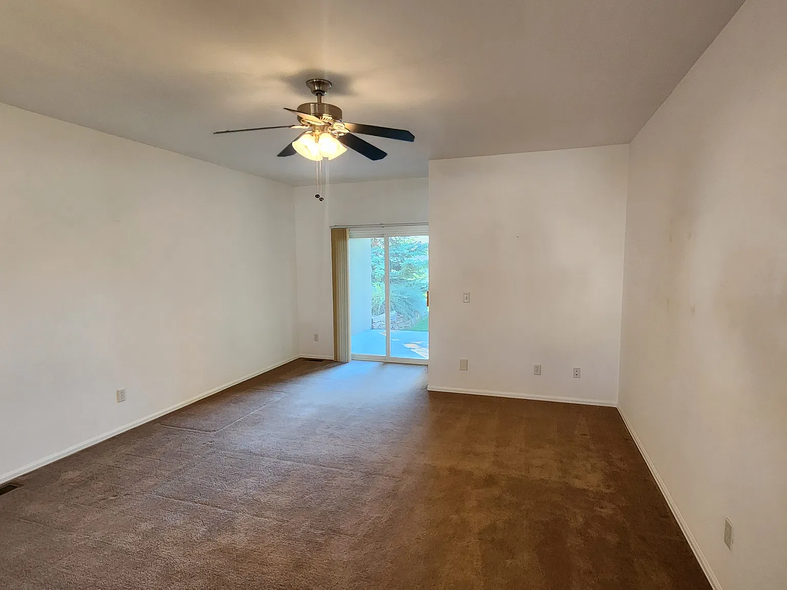 2 bed, 1229 sqft, $1,900 — Photo 3