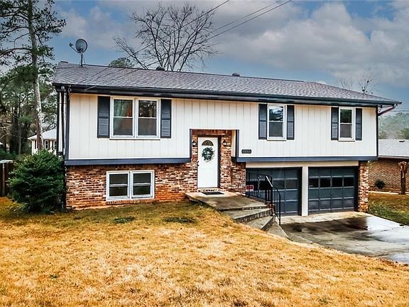 2nd image of 1018 Woodbridge Way NE