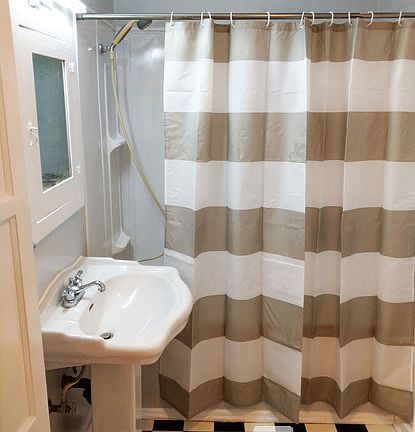 4th image of 463 E Sacramento St #461