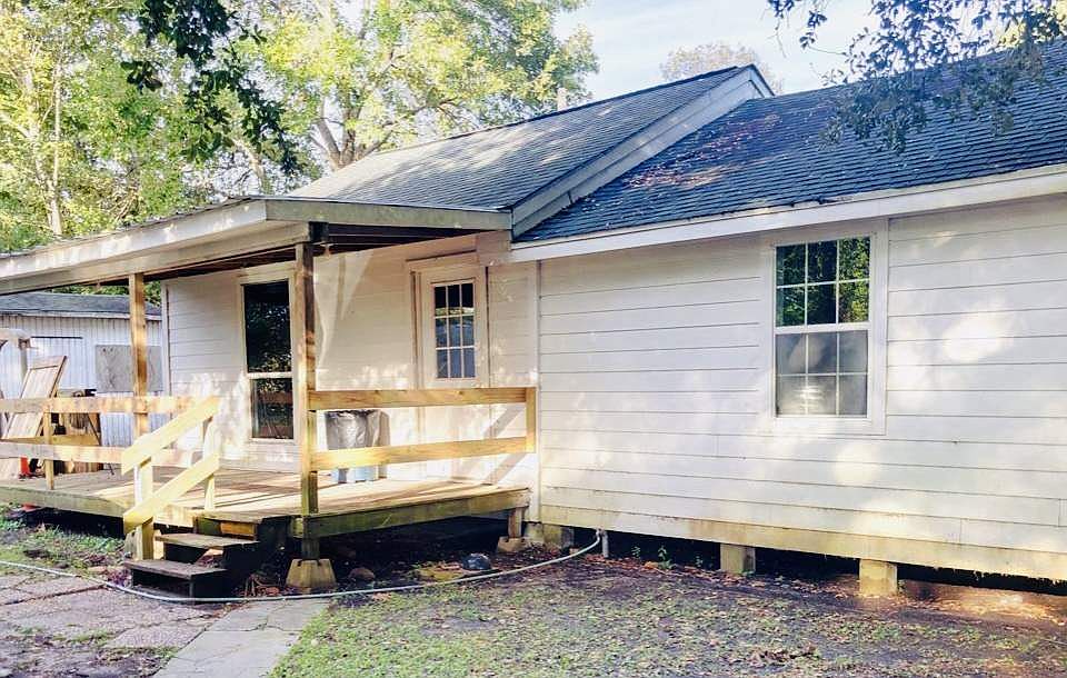 2nd image of 1049 E Fm 1406 Rd