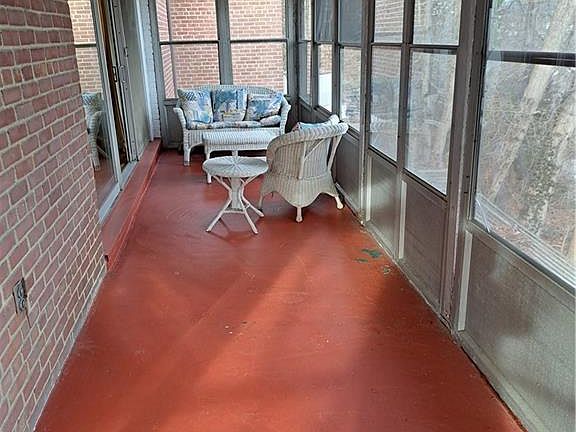 4th image of 20 Lincoln Pl