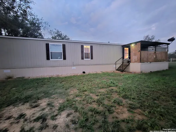 243 COUNTY ROAD 2585, Moore, TX 78057