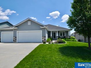 8300 Emery Ln, Lincoln, NE 68516