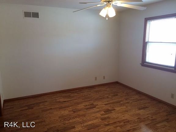 4th image of 308 Robinhood Ln APT C