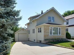 W168N9110 Garden Ave, Menomonee Falls, WI 53051