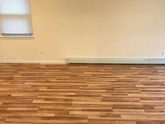 5th image of 163 Reid Ave
