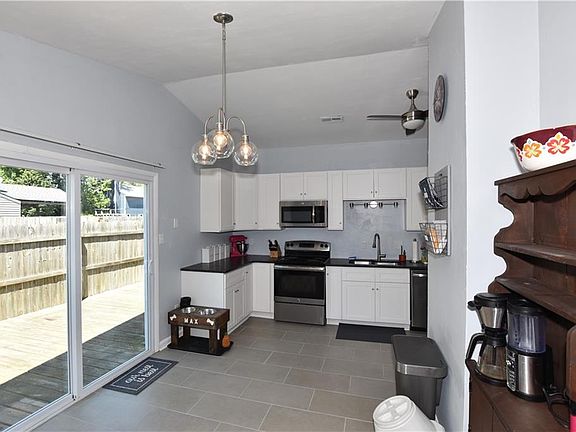 3rd image of 1522 Oak Knoll Ln