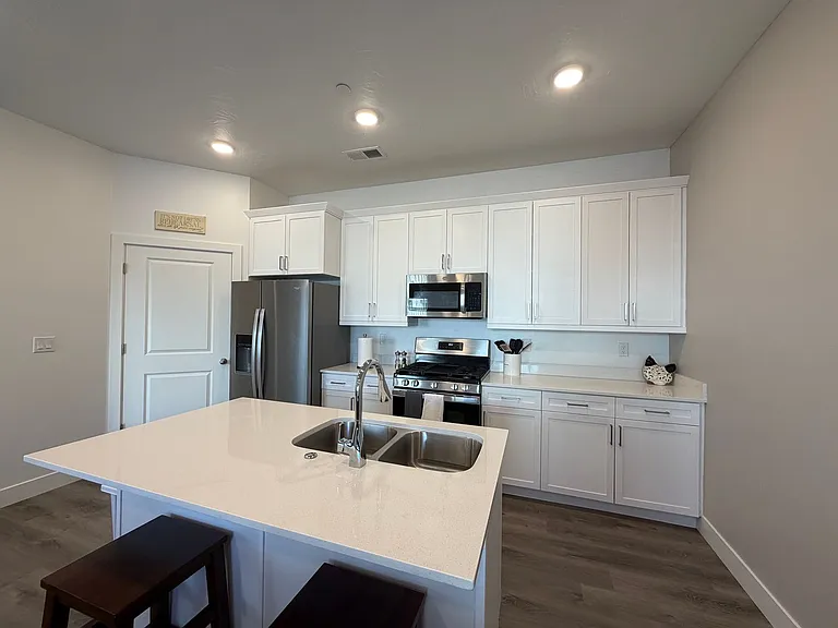 5801 S Garnet Dr #1101 — Photo 4