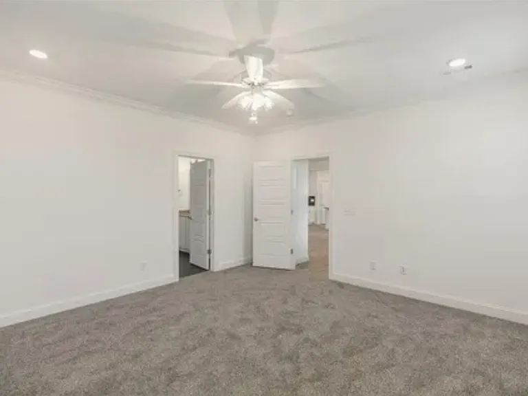 550 Piper Ln — Photo 17