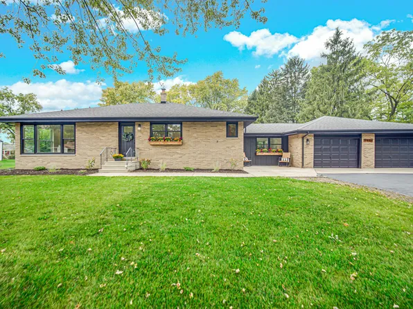 9446 Hilltop Dr, Saint John, IN 46373