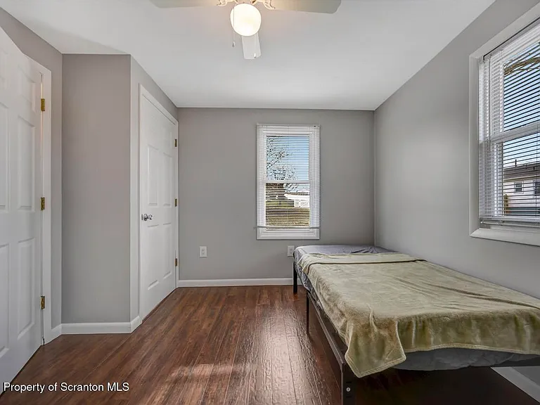 2725 Cedar Ave — Photo 28