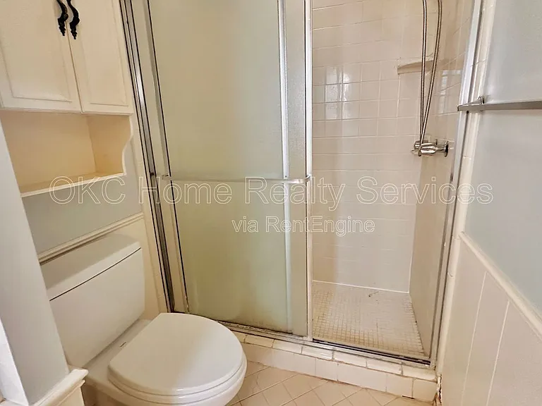 12109 Camelot Dr — Photo 33