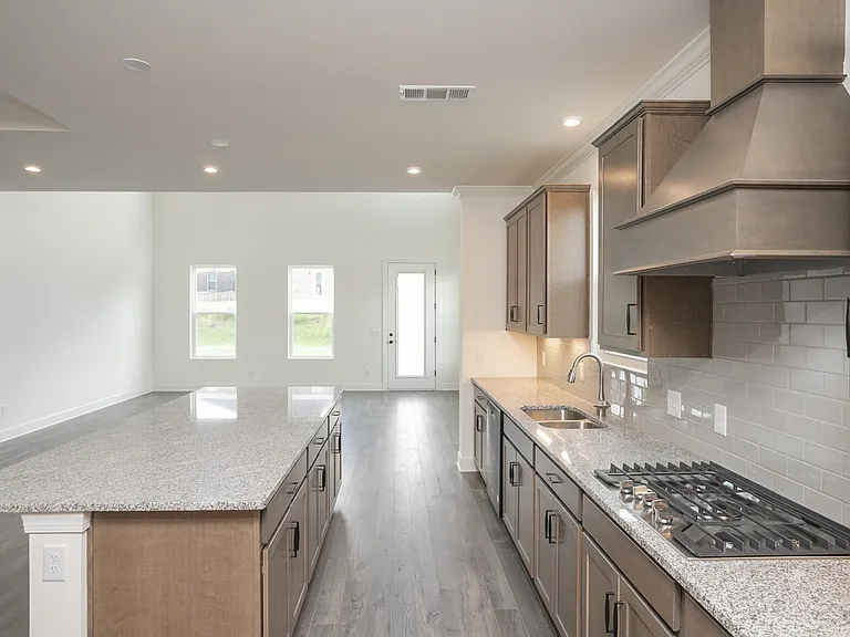 302 Sunderland Dr — Photo 7