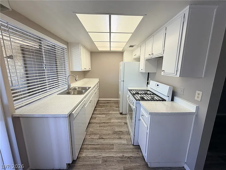 1405 Vegas Valley Dr #52 — Photo 8