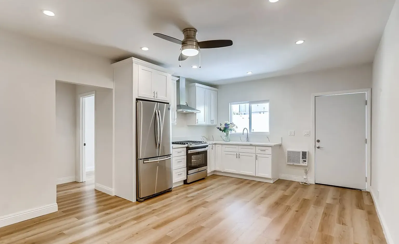 1 bed, 400 sqft, $1,795 — Photo 1