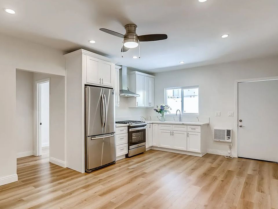 1st image of 11807 Courtleigh Dr APT 6