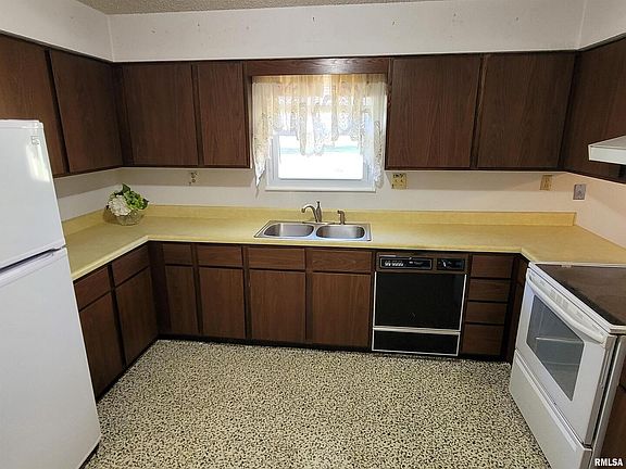 4th image of 109 Woodland Dr