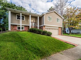 2548 Yellow Star St, Woodridge, IL 60517