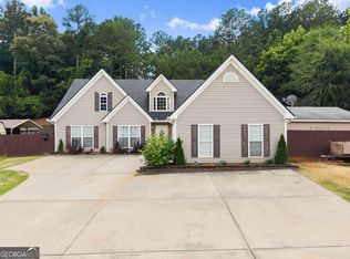 69 Maple Leaf Ct, Hoschton, GA 30548