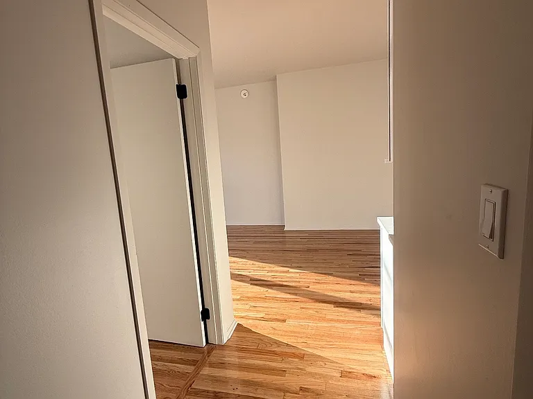 1745 W 33rd St #1M — Photo 7