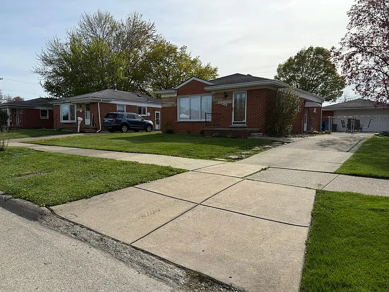 4176 Williams St — Photo 1
