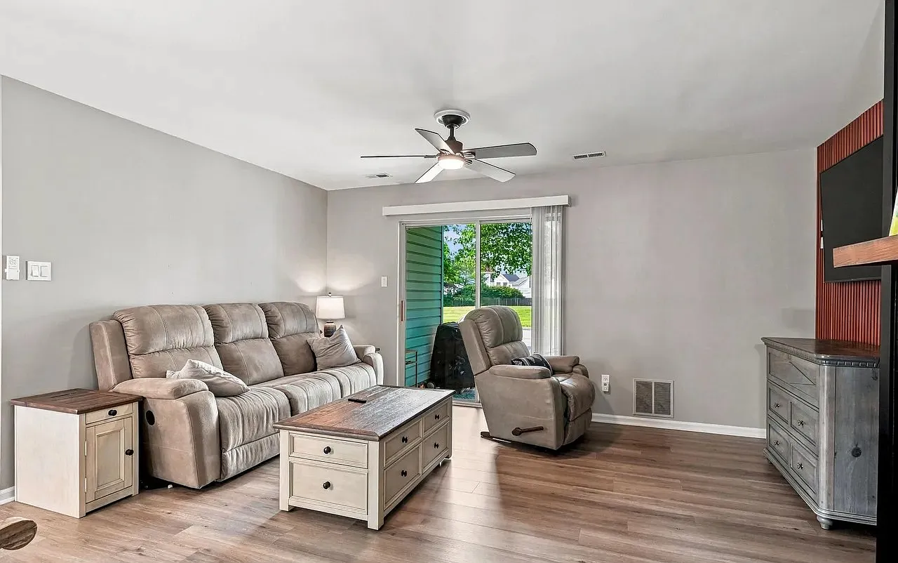 2 bed, 1022 sqft, $2,400 — Photo 3