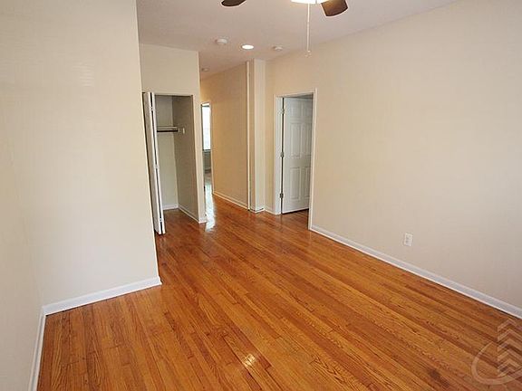 4th image of 1609 W Berteau Ave #U1