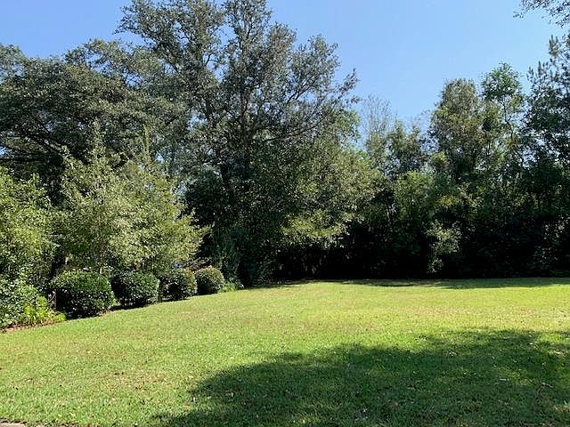 2nd image of 26 Garden District Pl