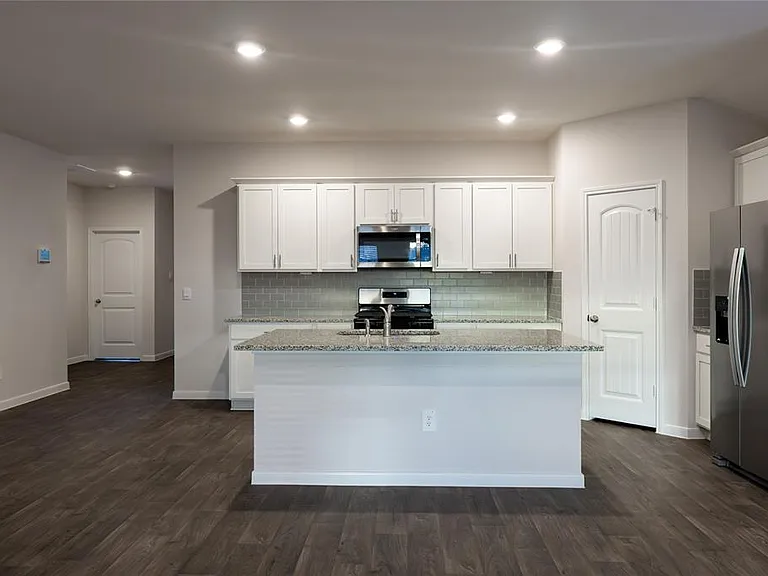 401 Abbey Ln — Photo 5