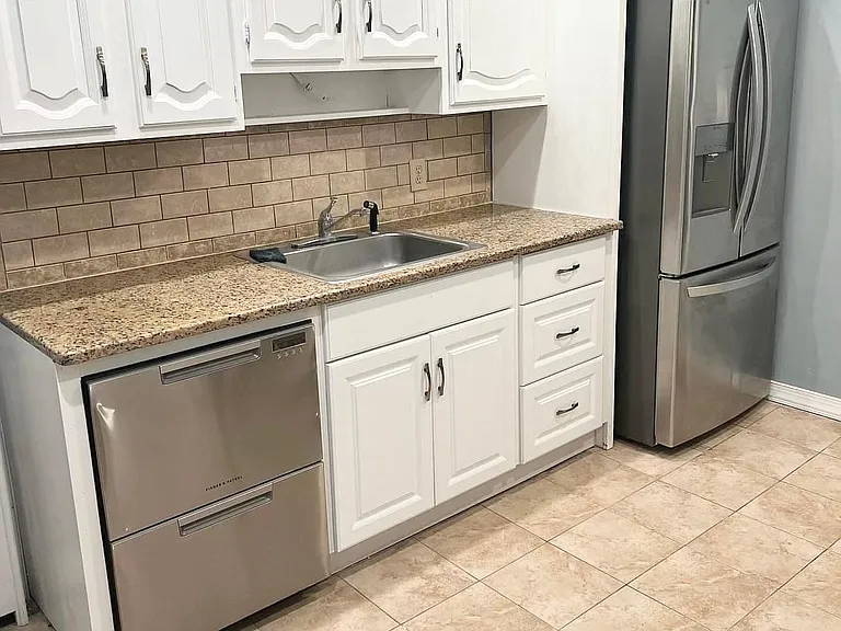 22 Cambridge Ave — Photo 2
