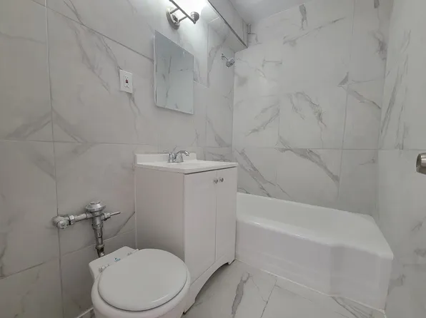 63-11 Queens Boulevard image 2 of 9