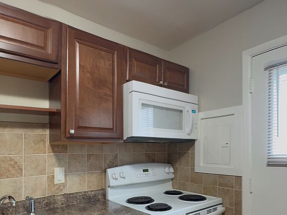 5th image of 10871 Cornell St