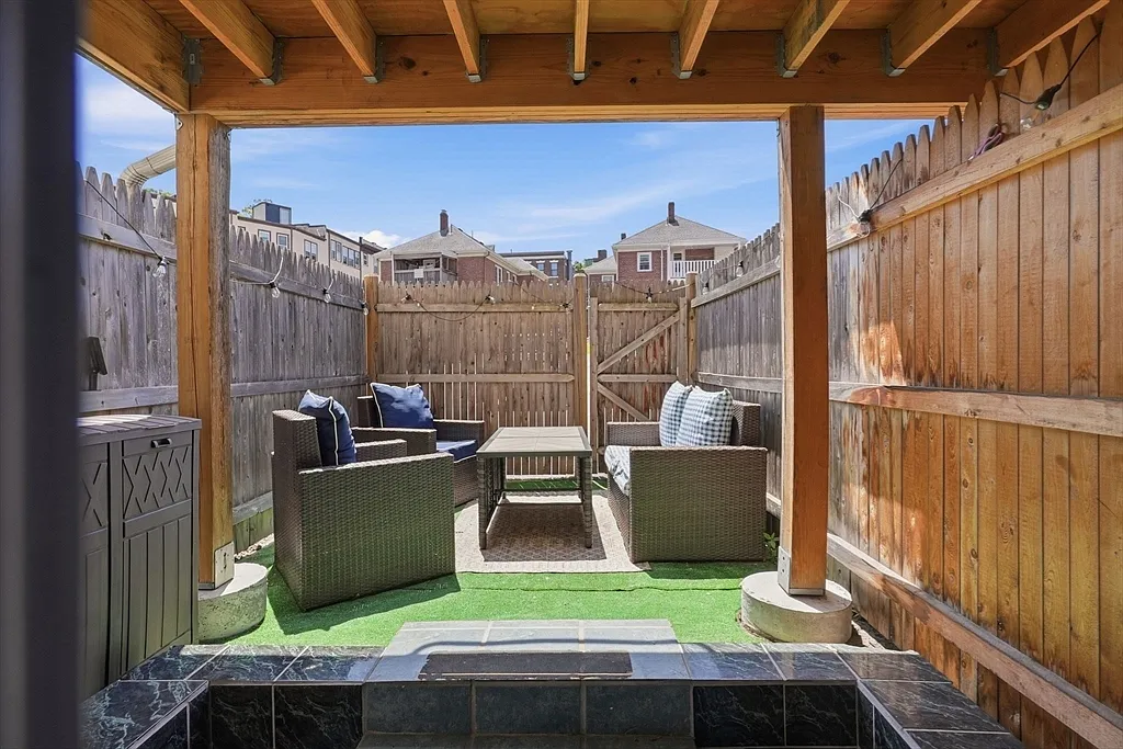 2 bed, 1.0 bath, 719 sqft, $2,900 — Photo 3