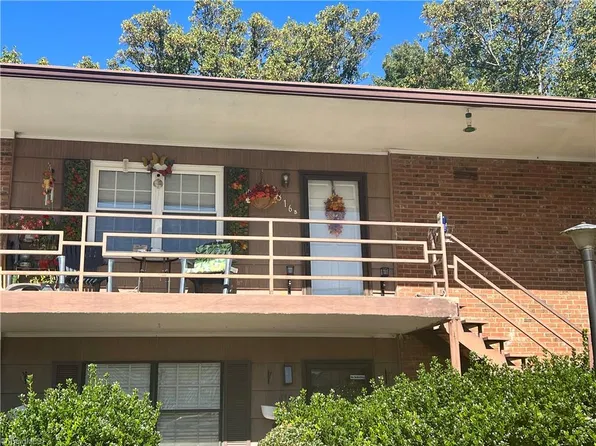 316 S Cherry St #B, Kernersville, NC 27284