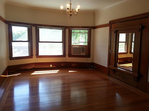 Murphy bed/closet/front porch access - door closed