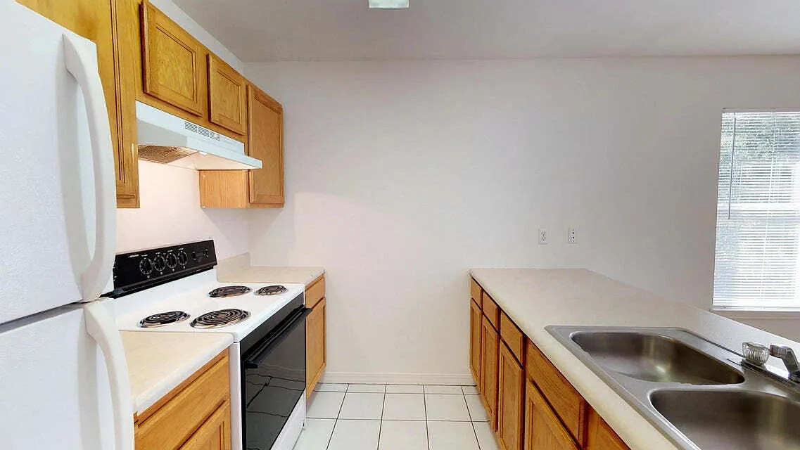 2 bed, 2.0 bath, 960 sqft, $1,350 — Photo 4