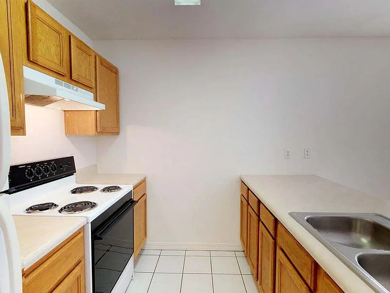 1855 Norwood Ct #5 — Photo 4