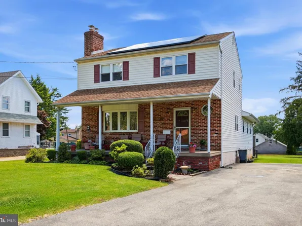 1004 Green Ln, Secane, PA 19018