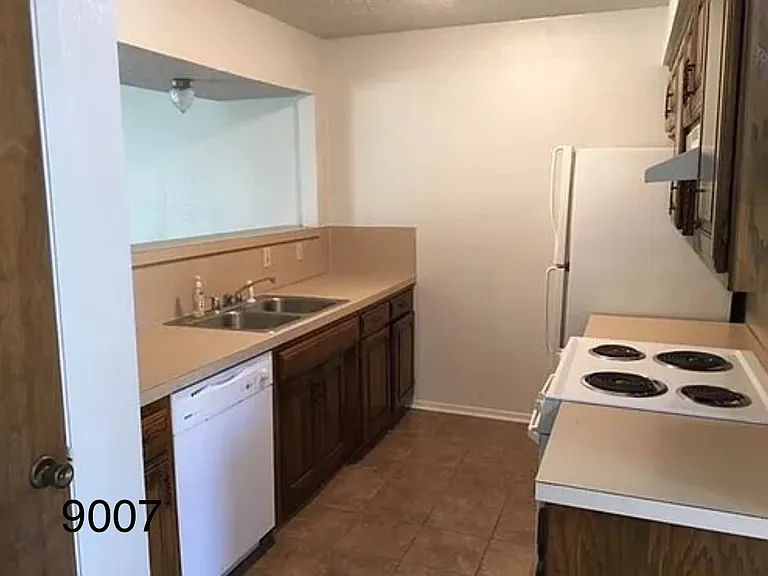 9007 Clusters Dr — Photo 6