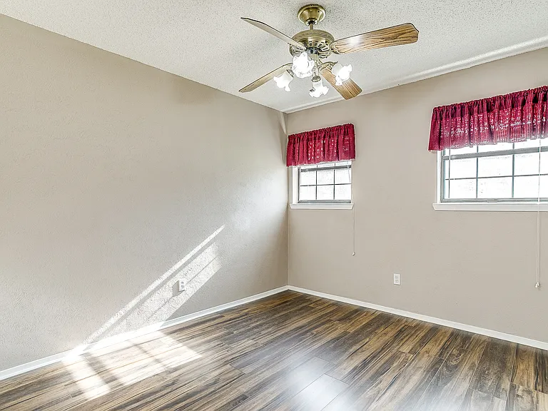 1104 Sproles Dr — Photo 19