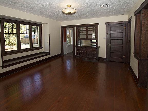 3rd image of 1419 W Spofford Ave