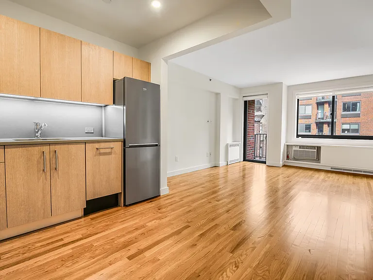 101 W 15th St #203 — Photo 5